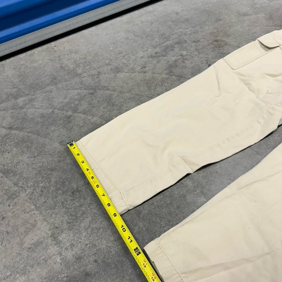 Eddie Bauer Men's Beige Cargo Pants - Picture 6 of 6